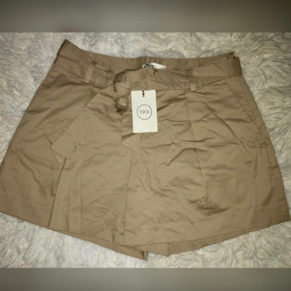 1901 Khaki Shorts 🩳